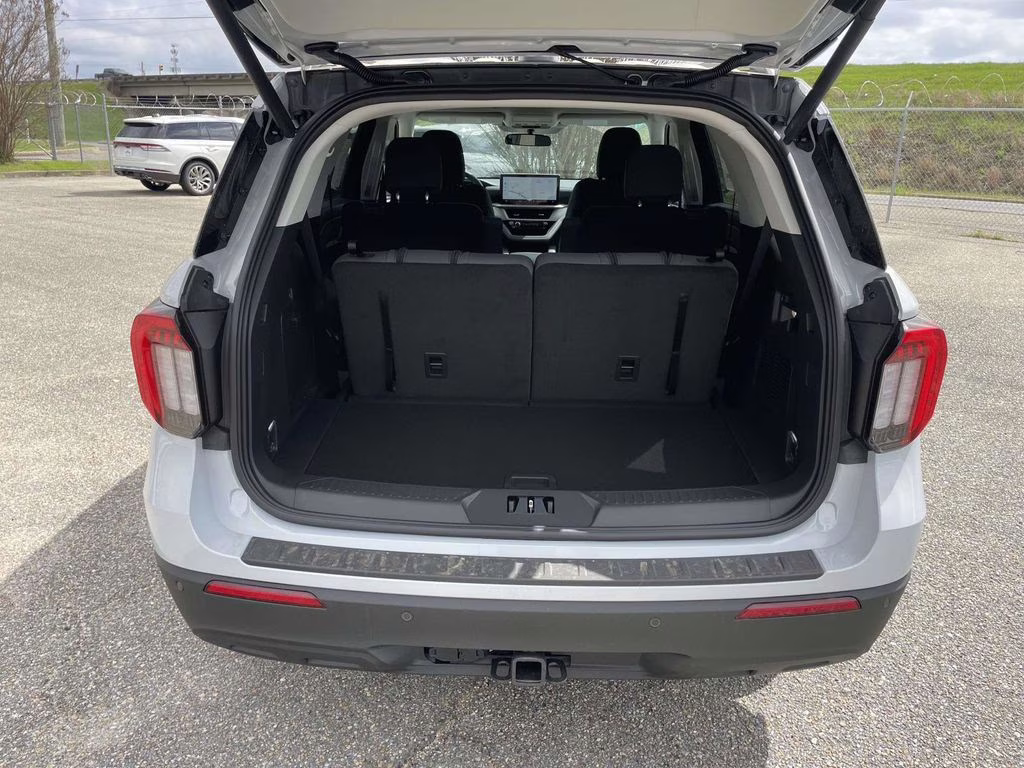 2026 Space White Metallic Ford Explorer Active RWD SUV