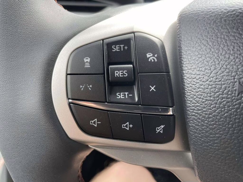 2026 Space White Metallic Ford Explorer Active RWD SUV