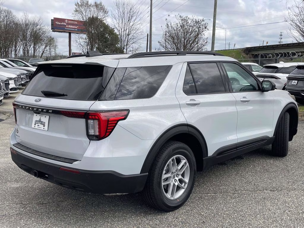 2026 Space White Metallic Ford Explorer Active RWD SUV