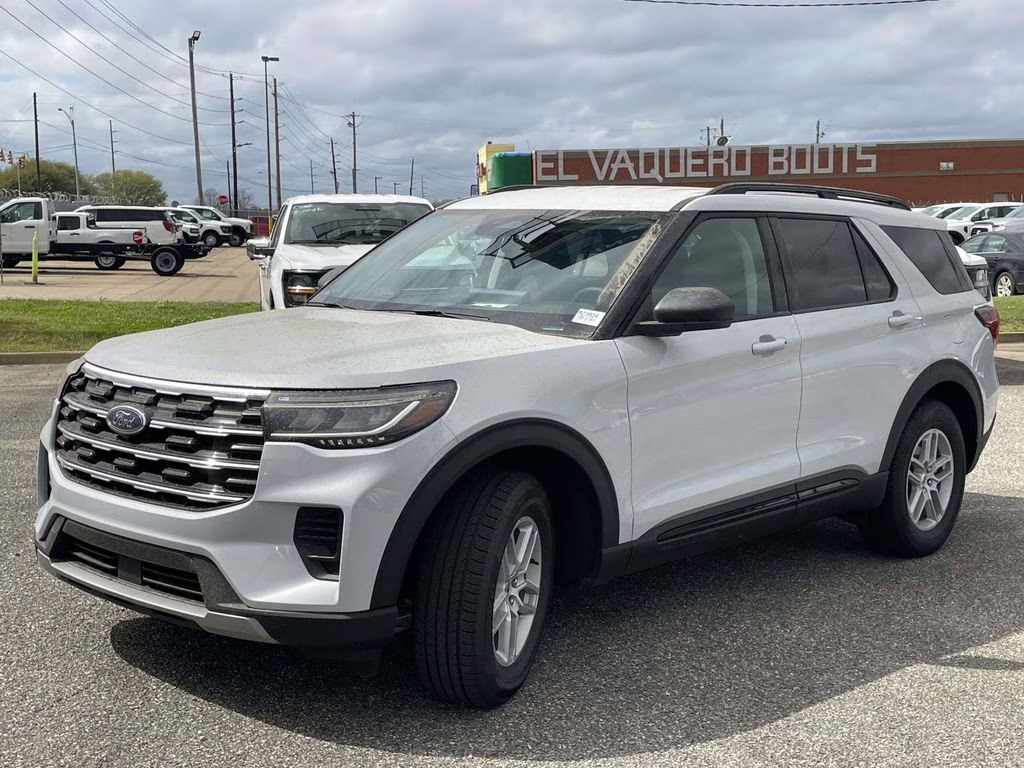 2026 Space White Metallic Ford Explorer Active RWD SUV