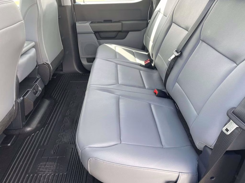 2026 Oxford White Ford Super Duty F-350 DRW XL 4X4 Truck