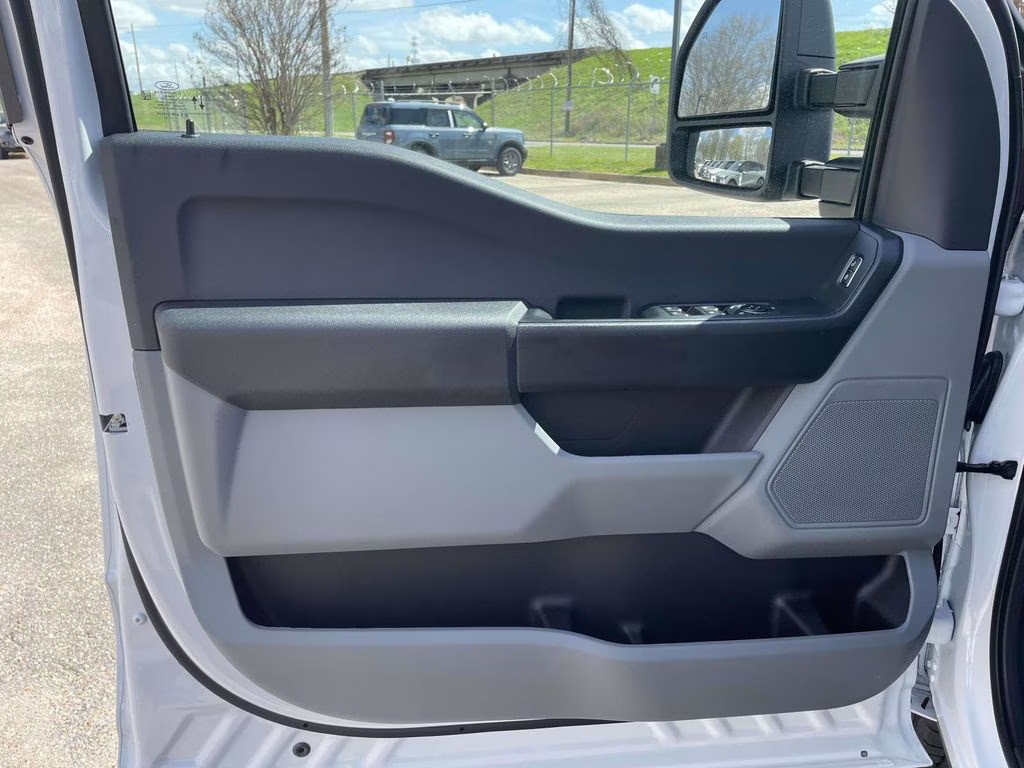2026 Oxford White Ford Super Duty F-350 DRW XL 4X4 Truck