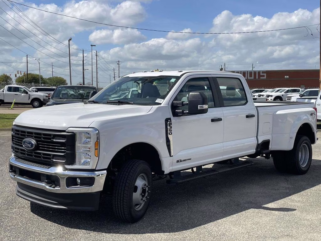 2026 Oxford White Ford Super Duty F-350 DRW XL 4X4 Truck