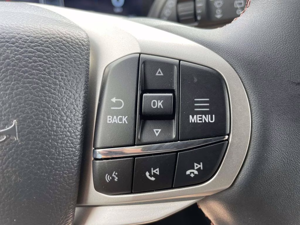 2026 Space White Metallic Ford Explorer Active RWD SUV