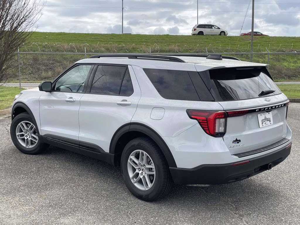 2026 Space White Metallic Ford Explorer Active RWD SUV