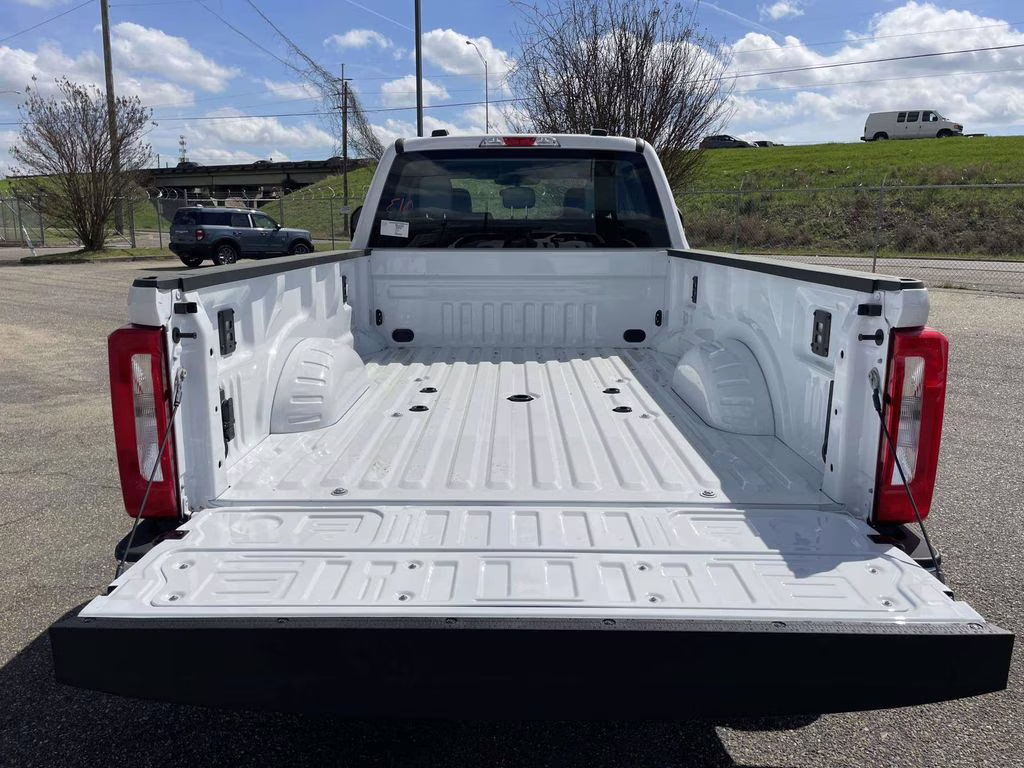 2026 Oxford White Ford Super Duty F-350 DRW XL 4X4 Truck