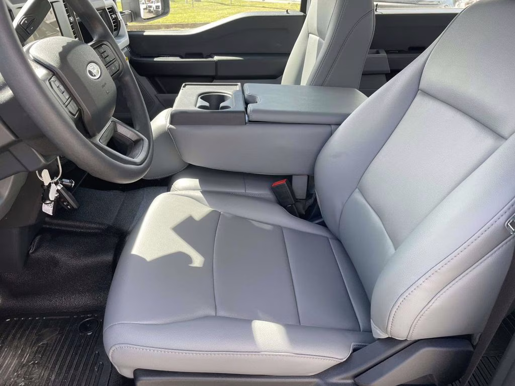 2026 Oxford White Ford Super Duty F-350 DRW XL 4X4 Truck