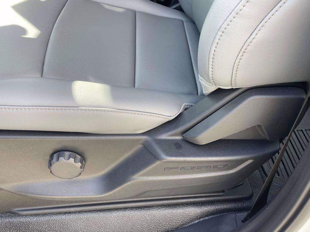 2026 Oxford White Ford Super Duty F-350 DRW XL 4X4 Truck