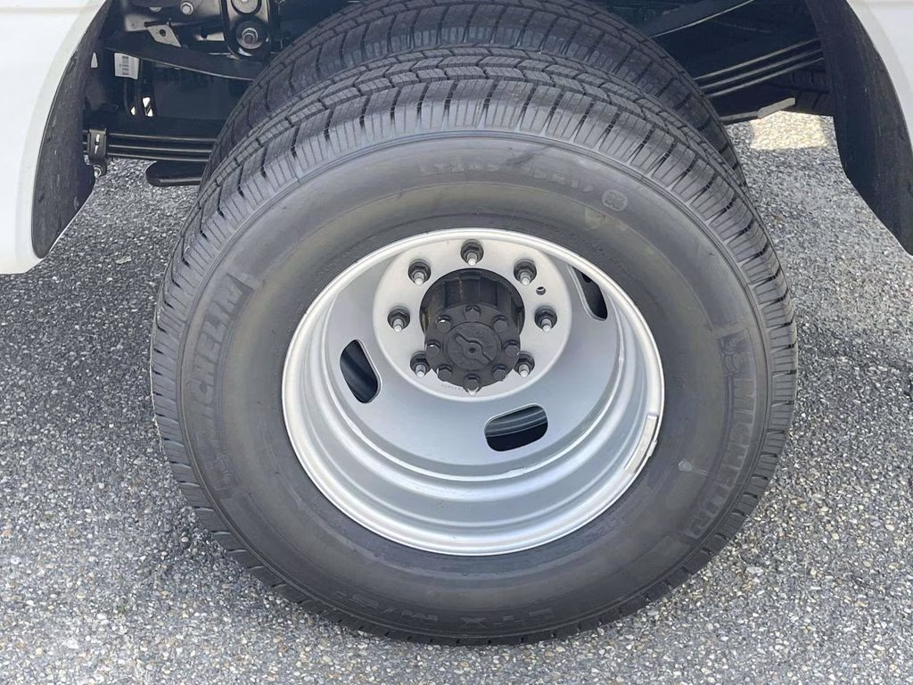 2026 Oxford White Ford Super Duty F-350 DRW XL 4X4 Truck