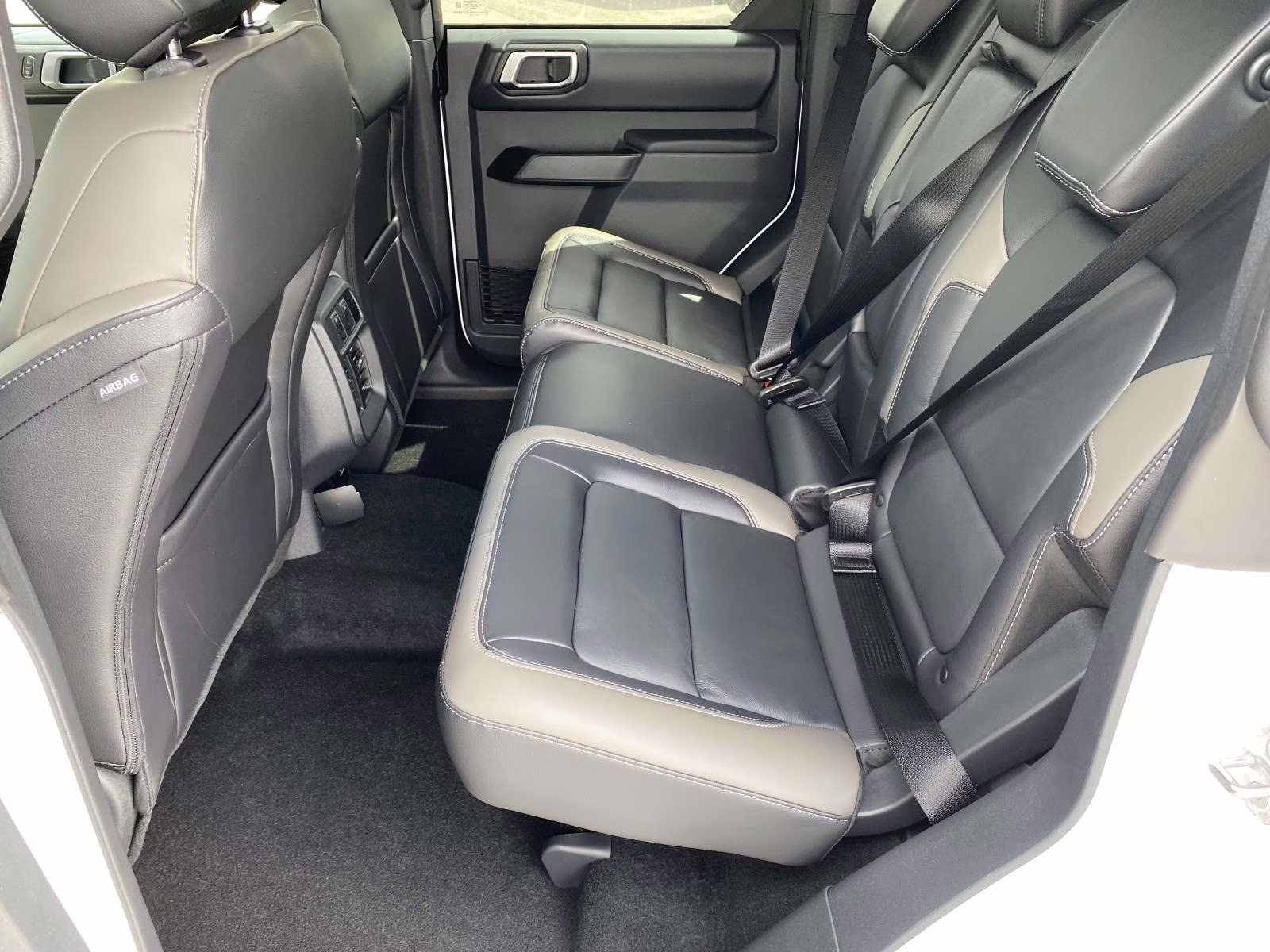 2026 Oxford White Ford Bronco Outer Banks 4X4 SUV