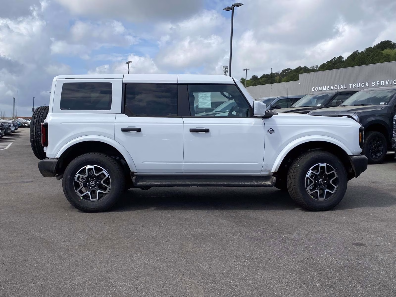 2026 Oxford White Ford Bronco Outer Banks 4X4 SUV
