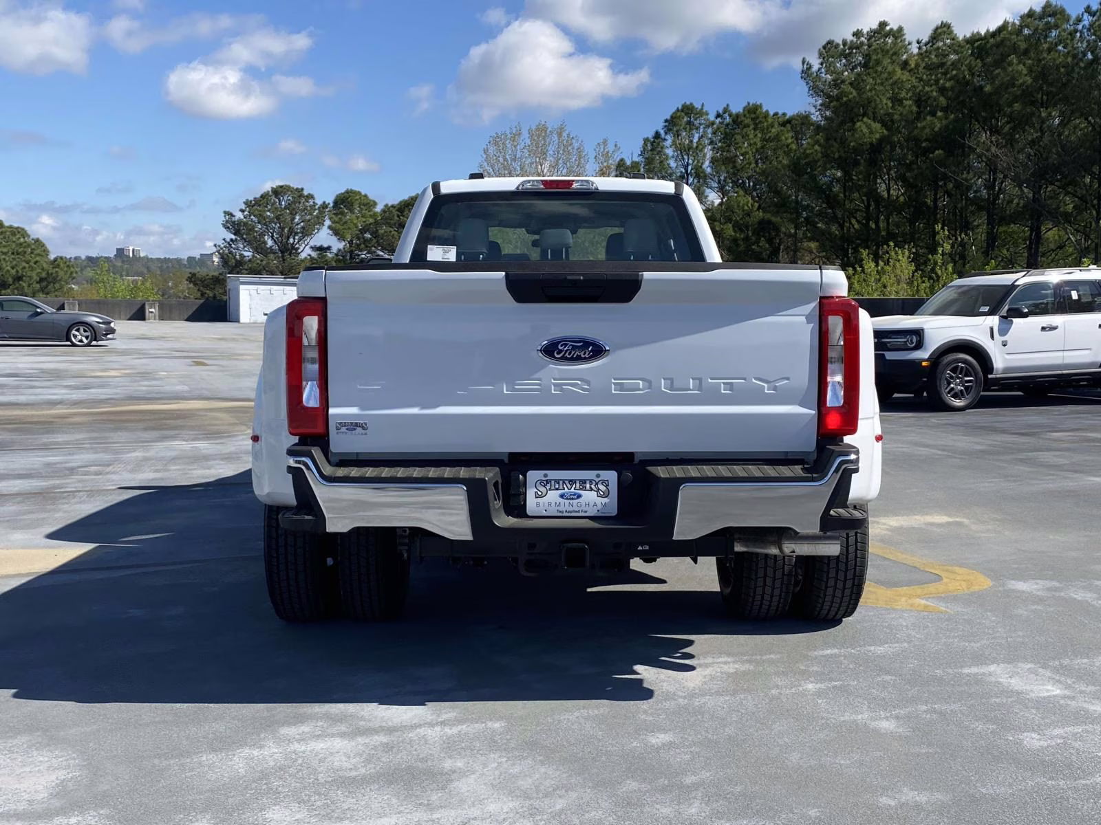 2026 Oxford White Ford Super Duty F-350 DRW XL 4X4 Truck