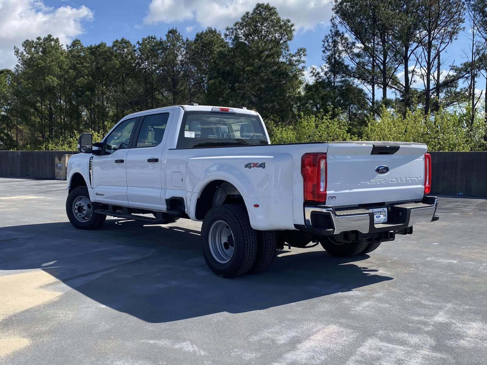 2026 Oxford White Ford Super Duty F-350 DRW XL 4X4 Truck