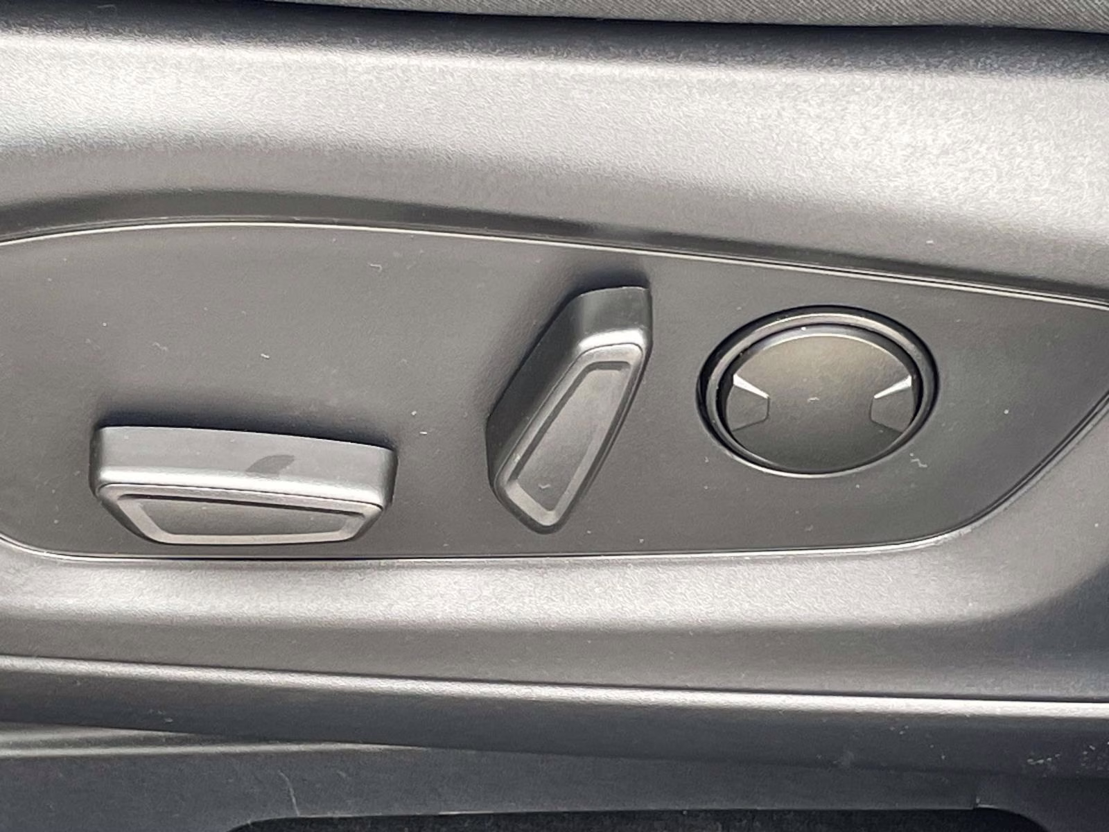 2026 Space White Metallic Ford Explorer Active RWD SUV