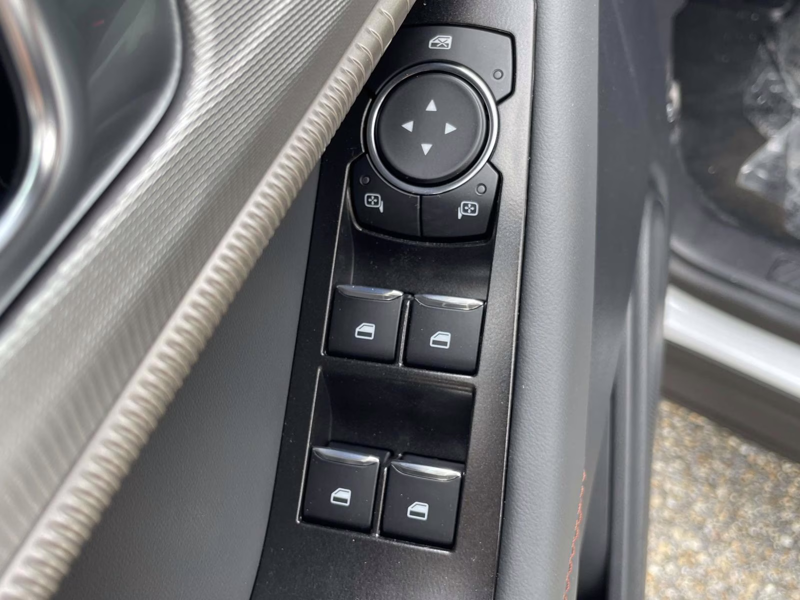 2026 Space White Metallic Ford Explorer Active RWD SUV