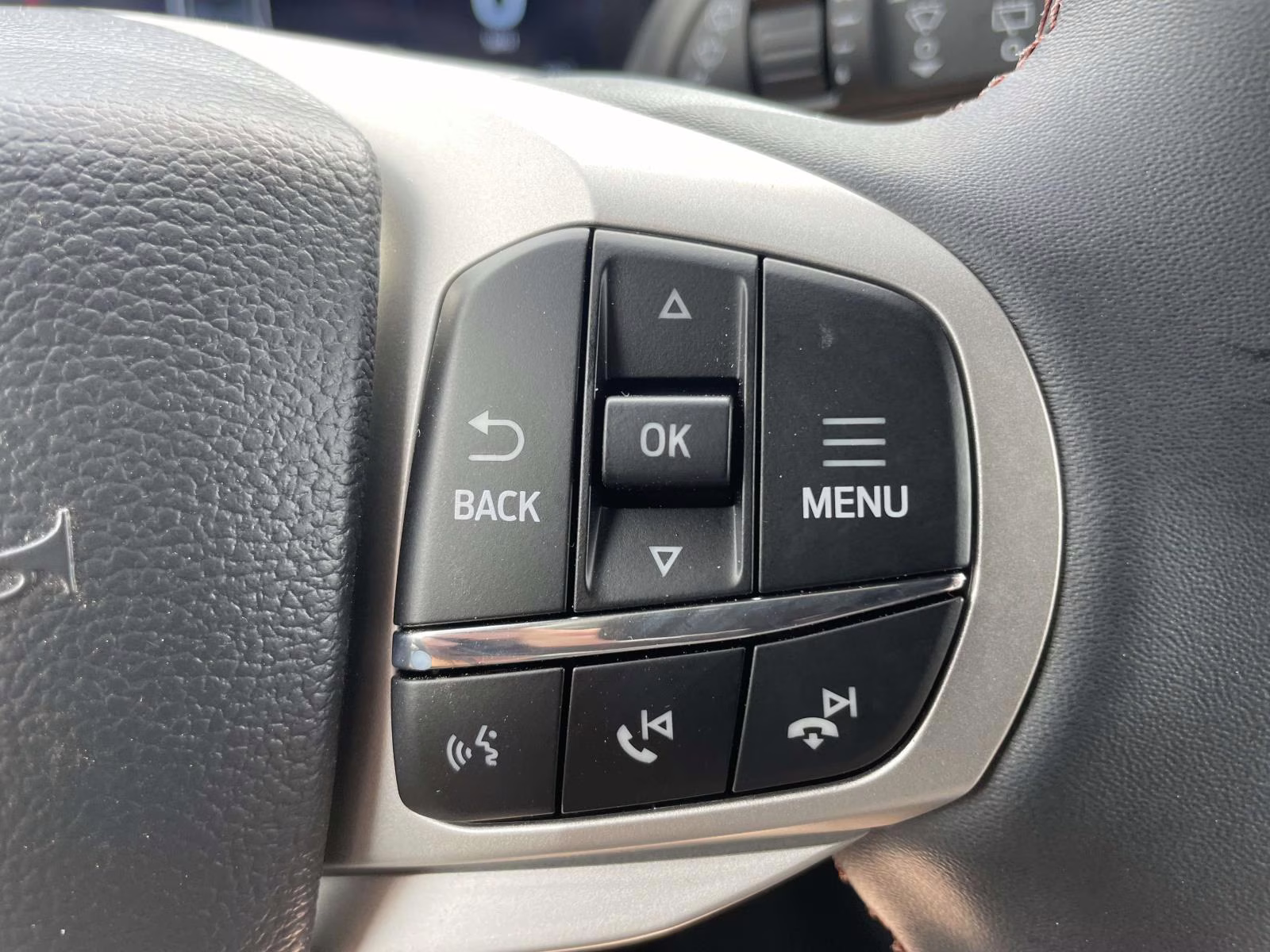 2026 Space White Metallic Ford Explorer Active RWD SUV