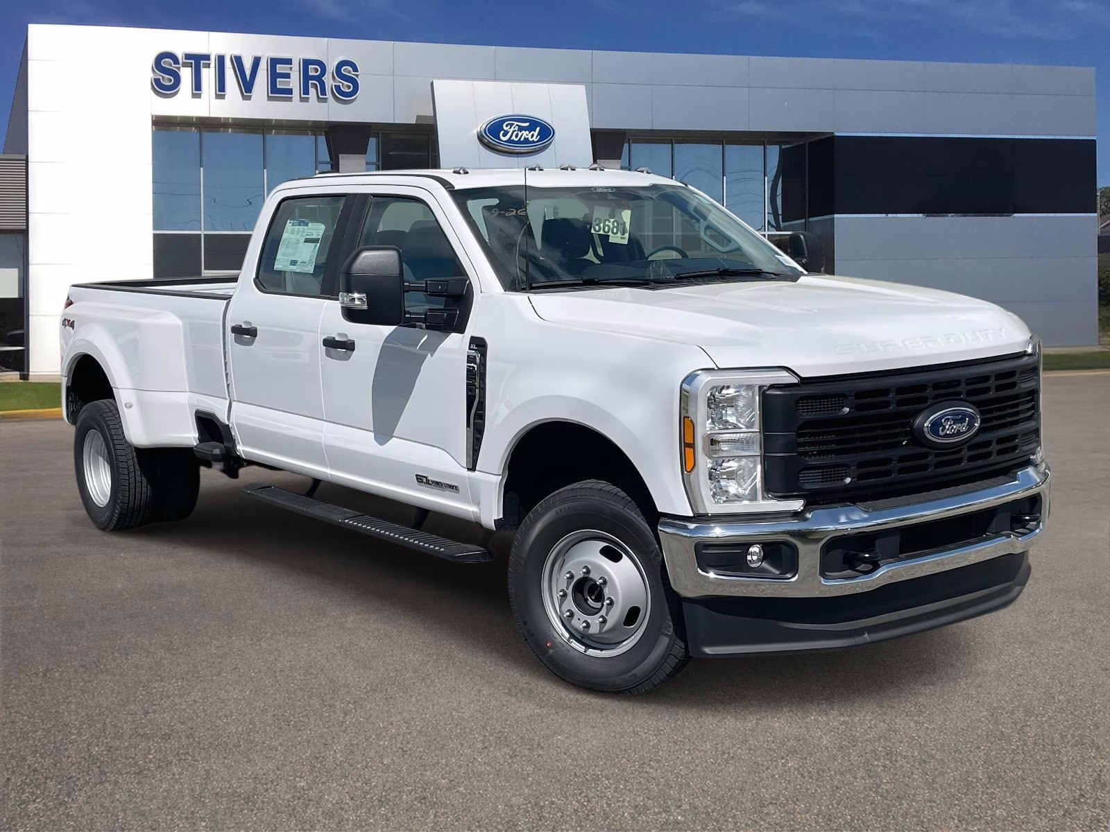 2026 Oxford White Ford Super Duty F-350 DRW XL 4X4 Truck