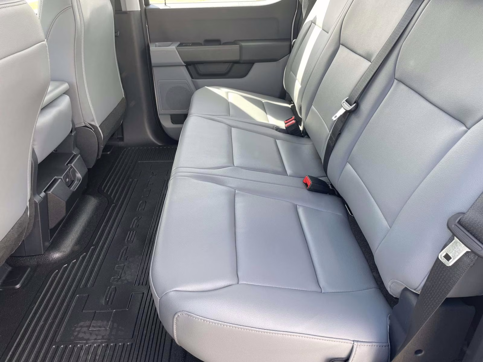 2026 Oxford White Ford Super Duty F-350 DRW XL 4X4 Truck