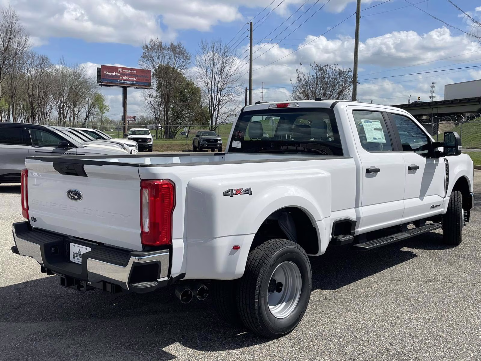 2026 Oxford White Ford Super Duty F-350 DRW XL 4X4 Truck