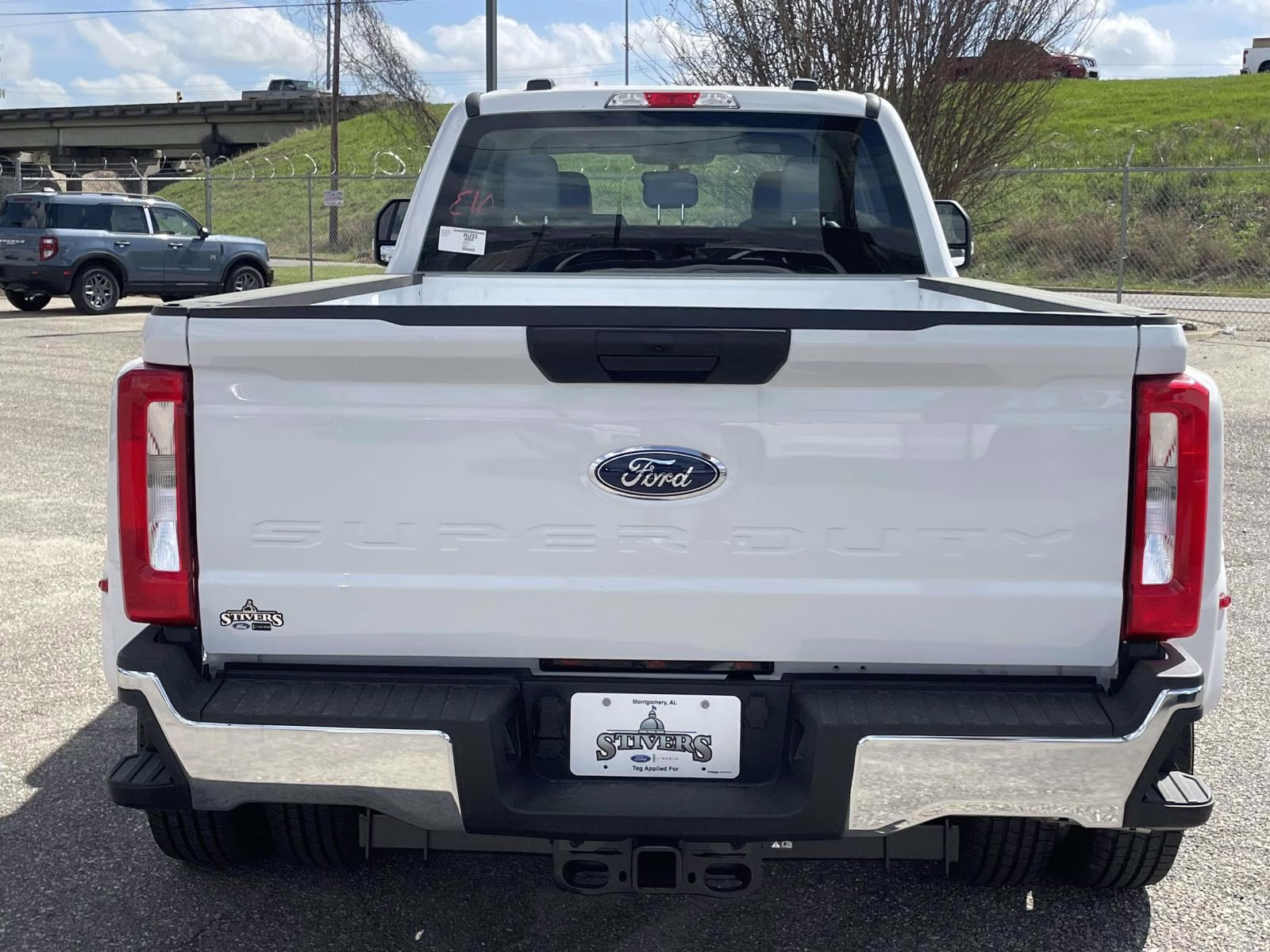 2026 Oxford White Ford Super Duty F-350 DRW XL 4X4 Truck