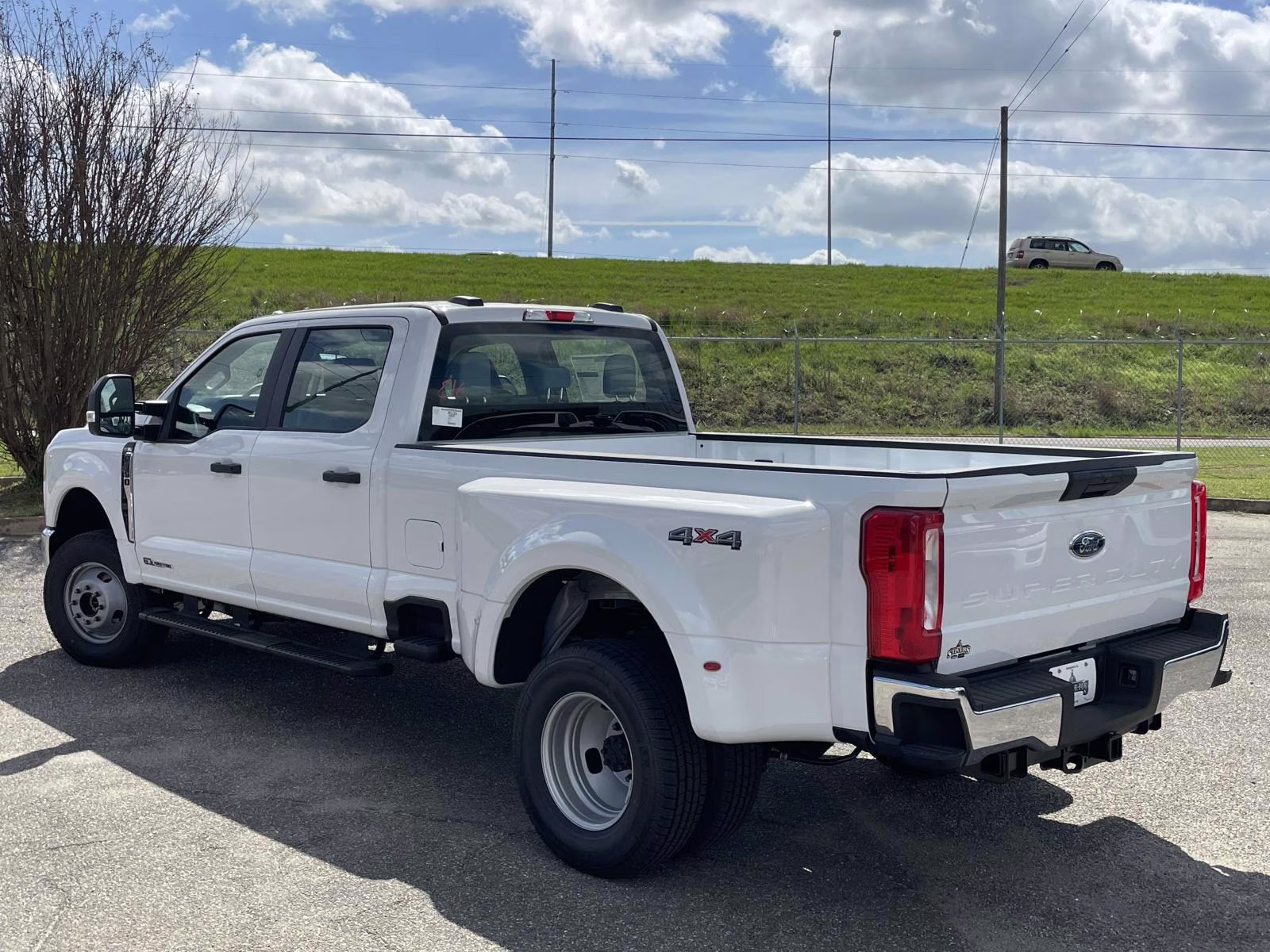 2026 Oxford White Ford Super Duty F-350 DRW XL 4X4 Truck