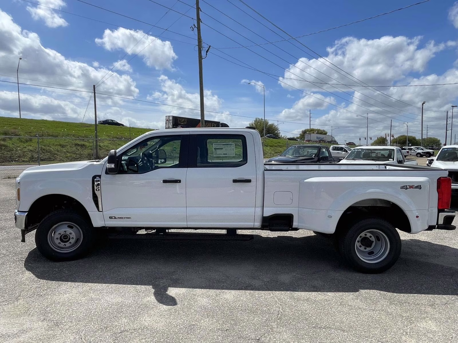 2026 Oxford White Ford Super Duty F-350 DRW XL 4X4 Truck