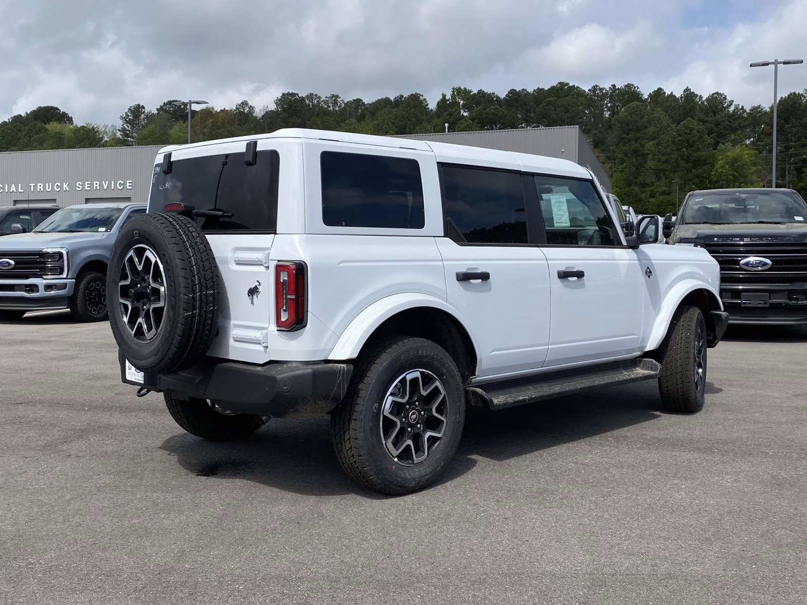 2026 Oxford White Ford Bronco Outer Banks 4X4 SUV