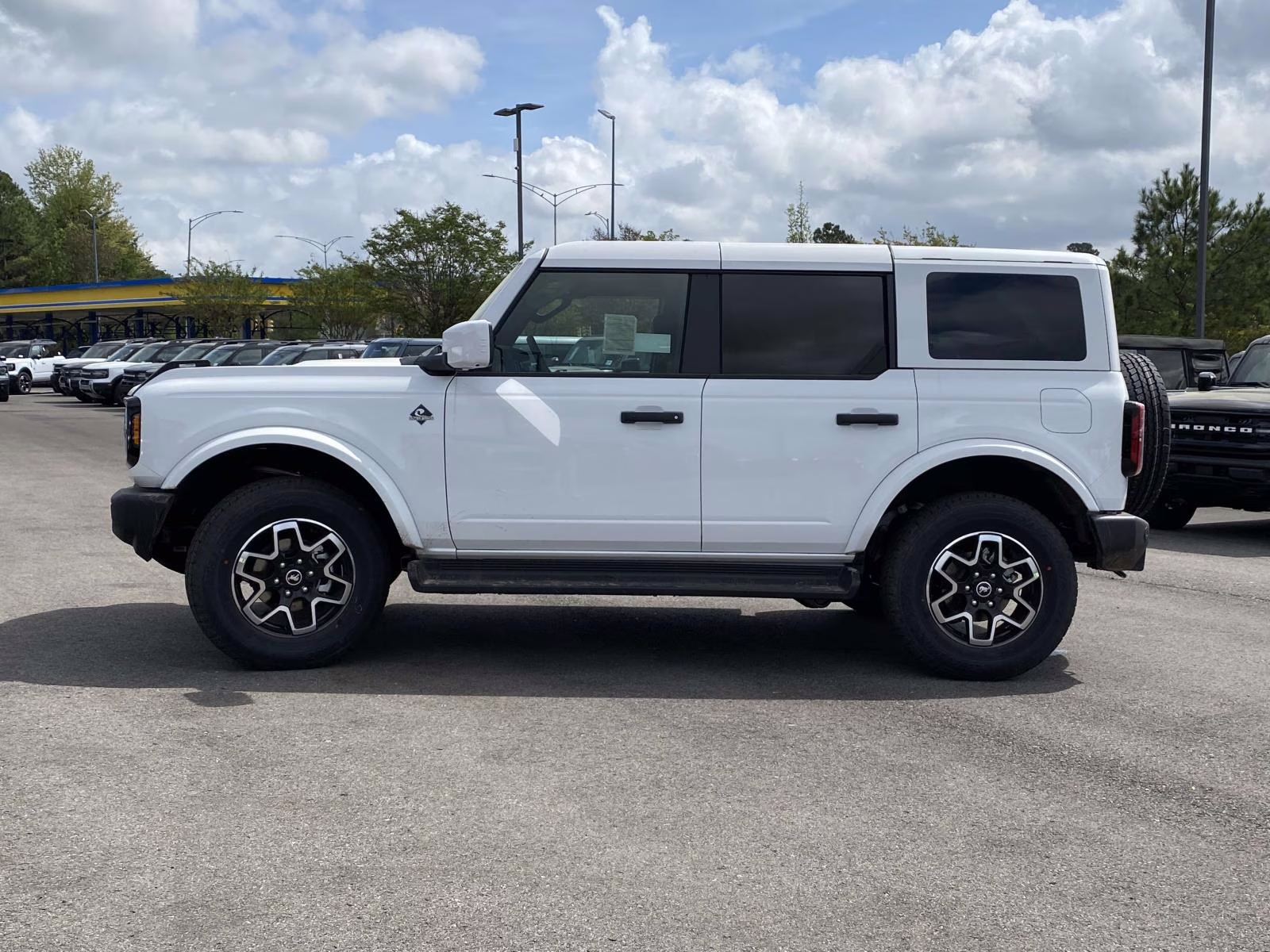 2026 Oxford White Ford Bronco Outer Banks 4X4 SUV
