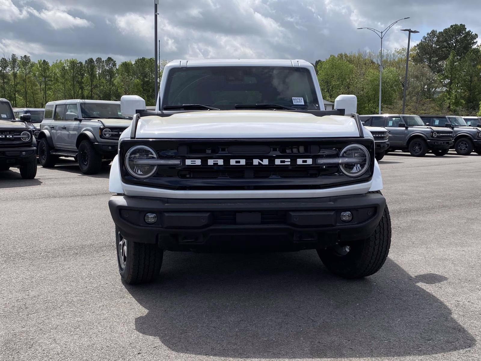 2026 Oxford White Ford Bronco Outer Banks 4X4 SUV