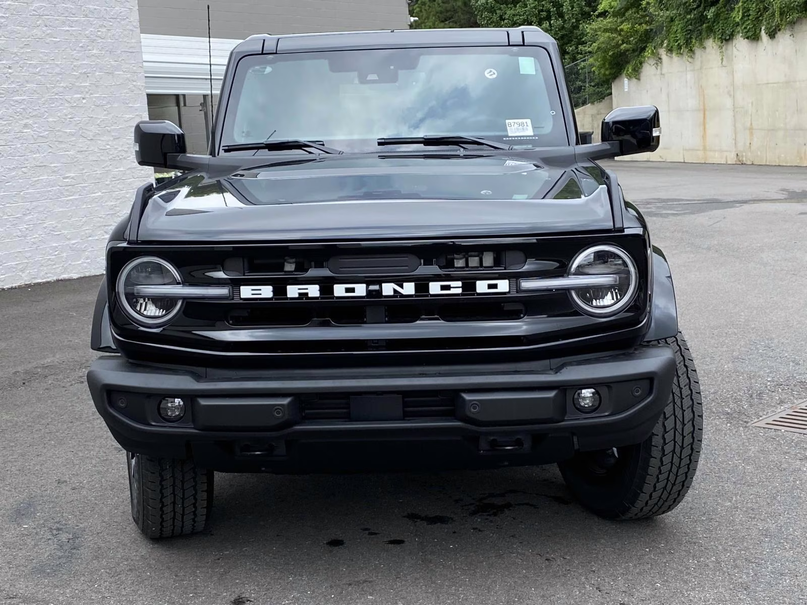 2026 Shadow Black Ford Bronco Outer Banks 4X4 SUV