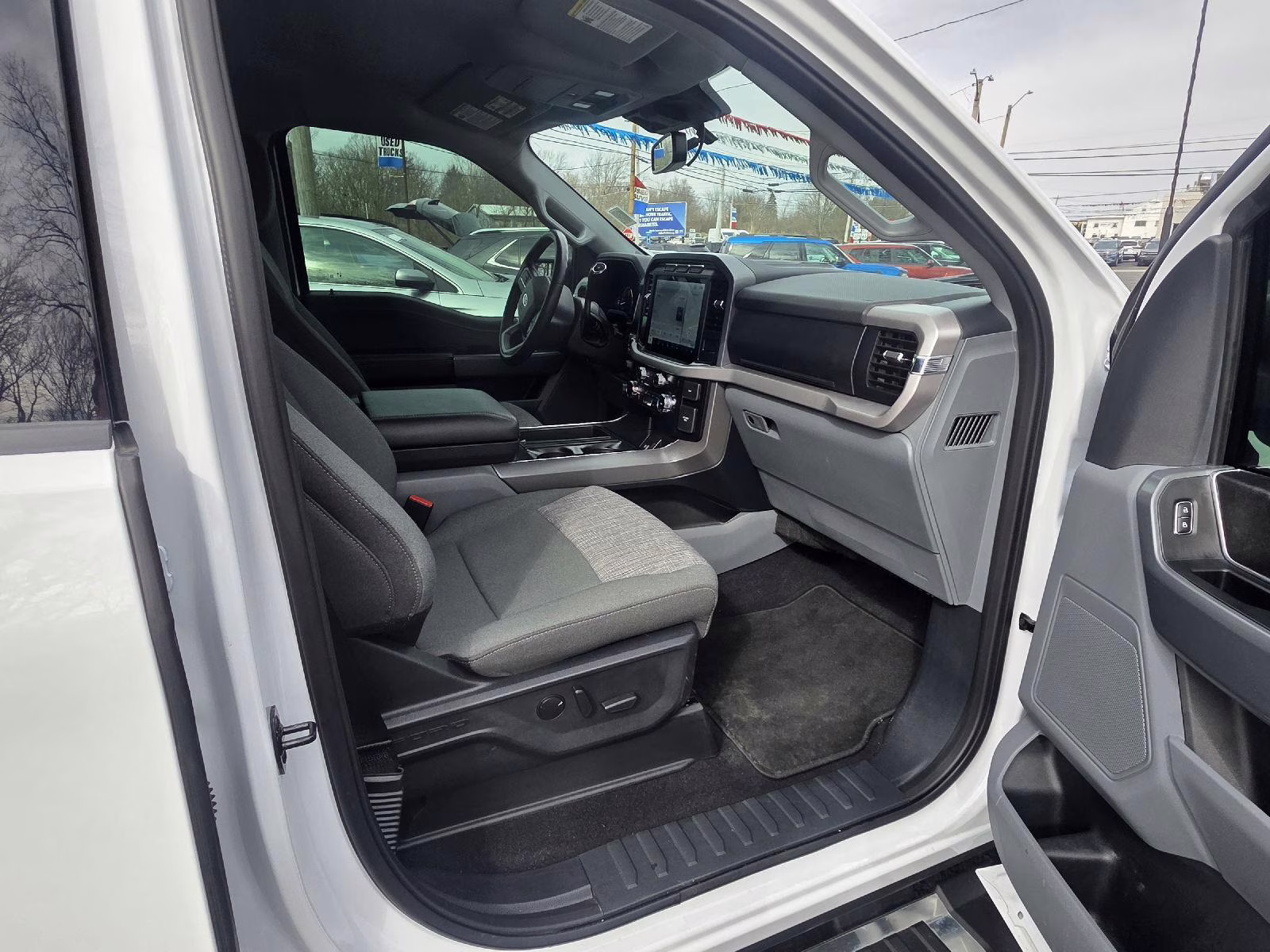 2023 Oxford White Ford F-150 XLT 4X4 Truck