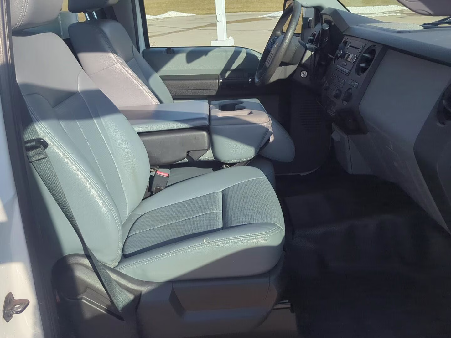 2016 Oxford White Ford Super Duty F-250 SRW XL RWD Truck