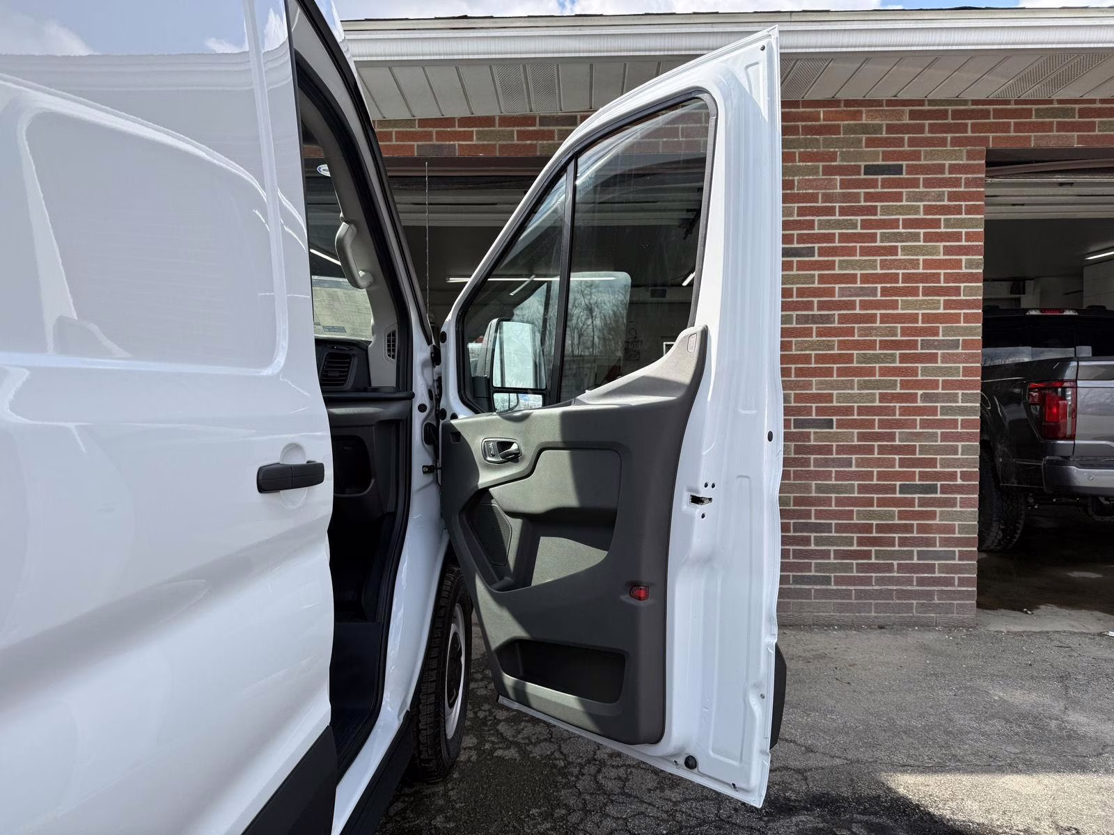 2026 Oxford White Ford Transit Cargo Van T-250 Med. Roof RWD Van