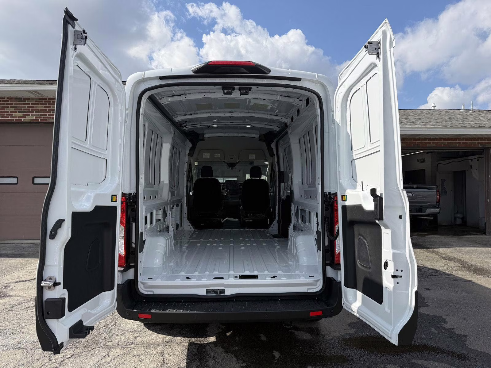2026 Oxford White Ford Transit Cargo Van T-250 Med. Roof RWD Van