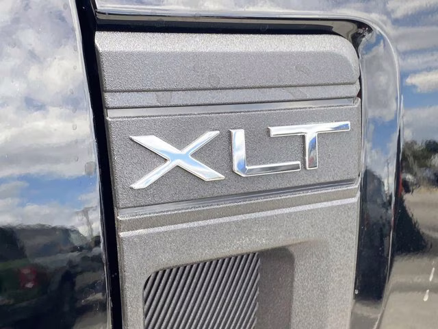 2026 Shadow Black Ford Maverick XLT FWD Truck