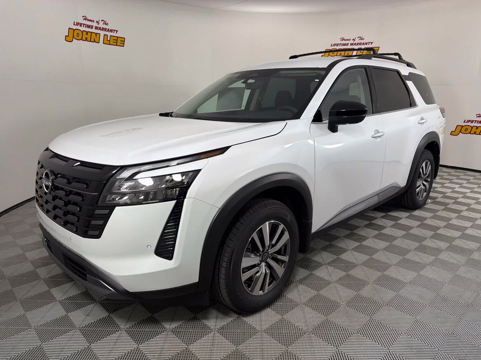 2026 Everest White Pearl Tricoat Nissan Pathfinder SL FWD SUV