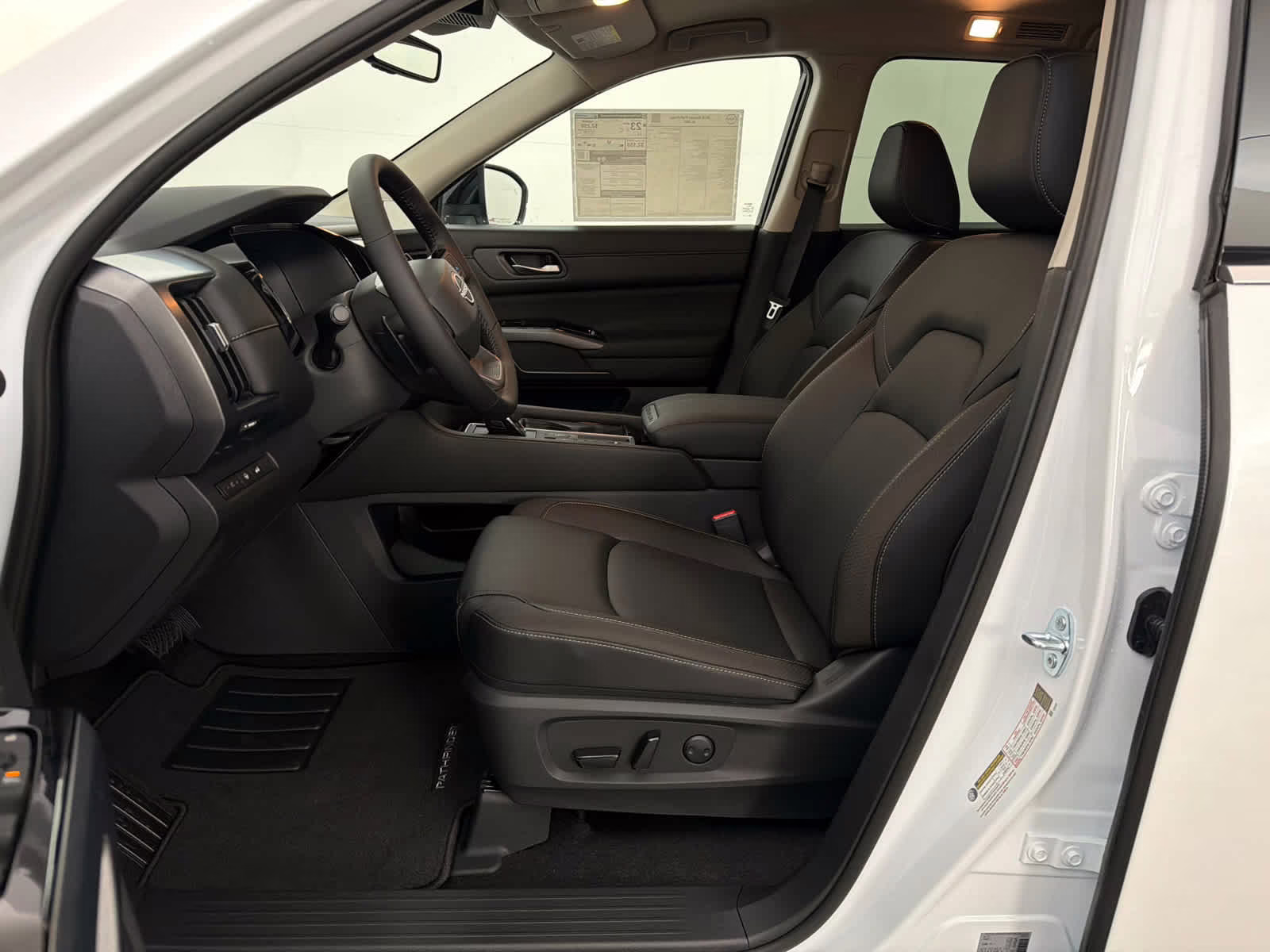 2026 Everest White Pearl Tricoat Nissan Pathfinder SL FWD SUV