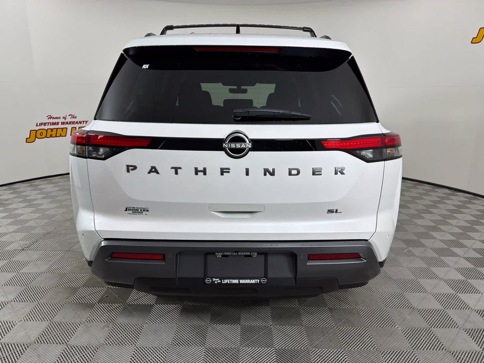 2026 Everest White Pearl Tricoat Nissan Pathfinder SL FWD SUV