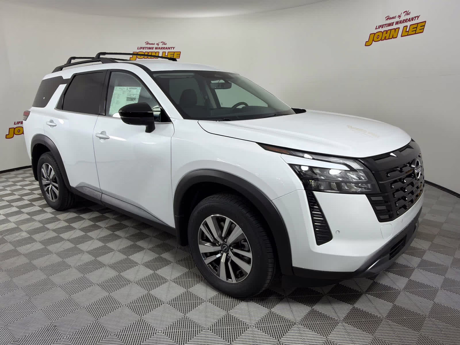 2026 Everest White Pearl Tricoat Nissan Pathfinder SL FWD SUV