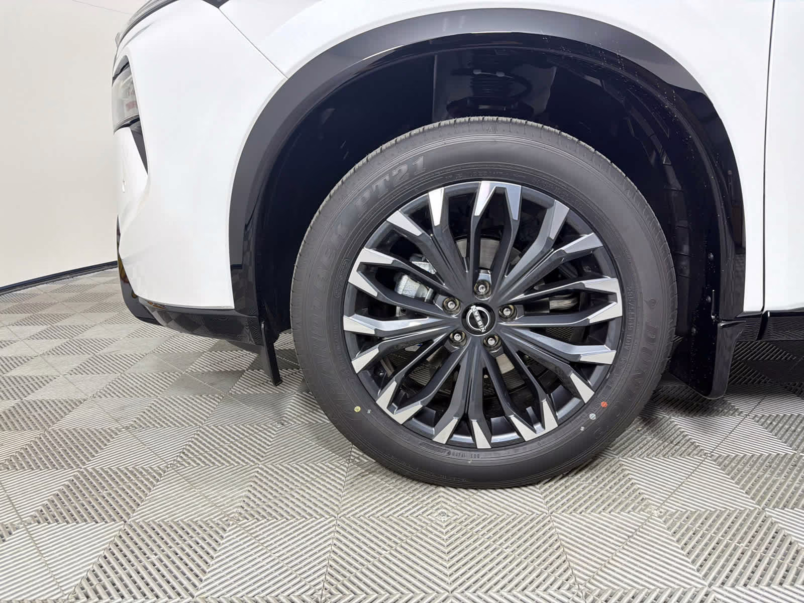 2026 Everest White Pearl Tricoat Nissan Rogue Platinum AWD SUV