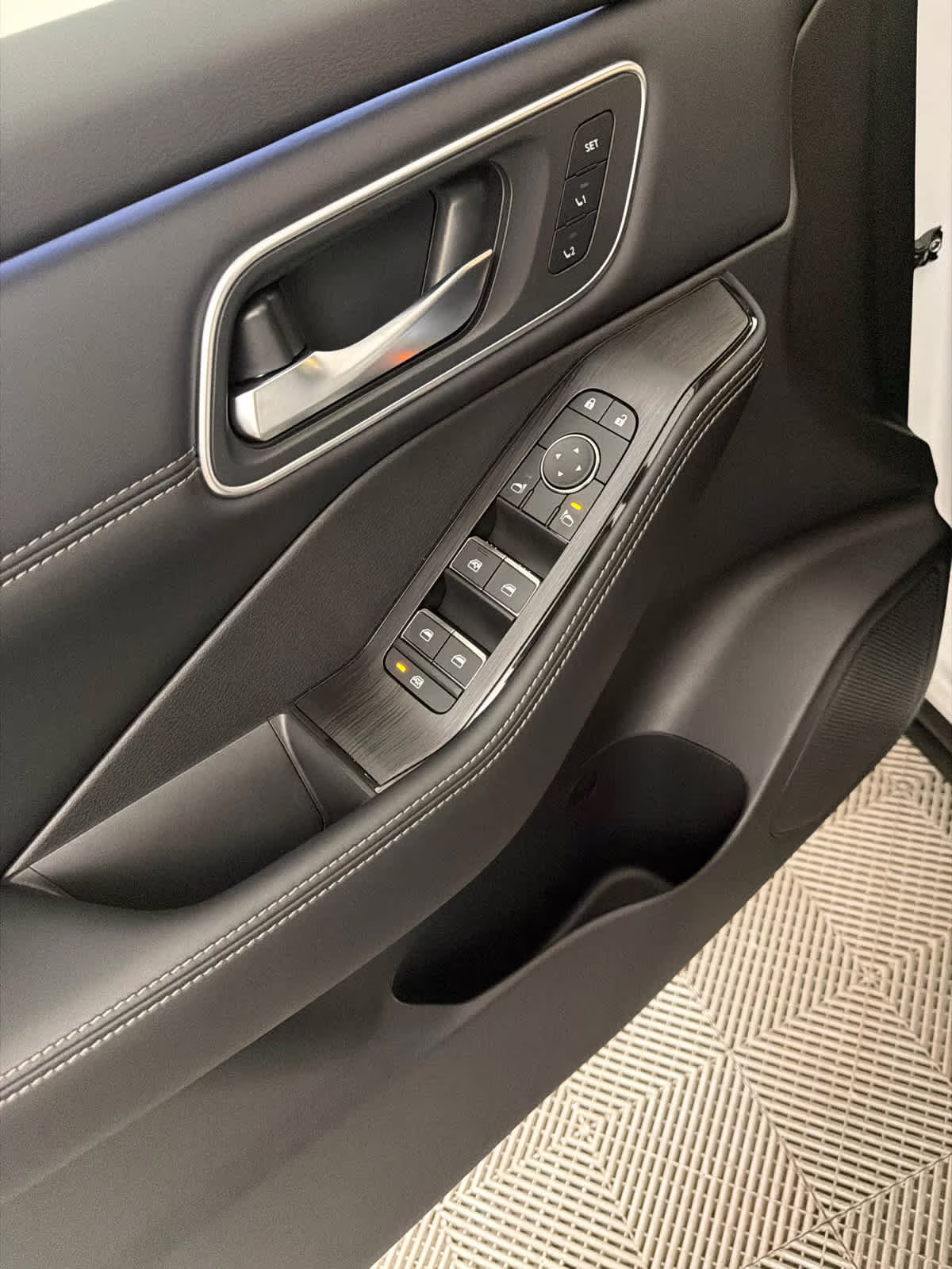 2026 Everest White Pearl Tricoat Nissan Rogue Platinum AWD SUV