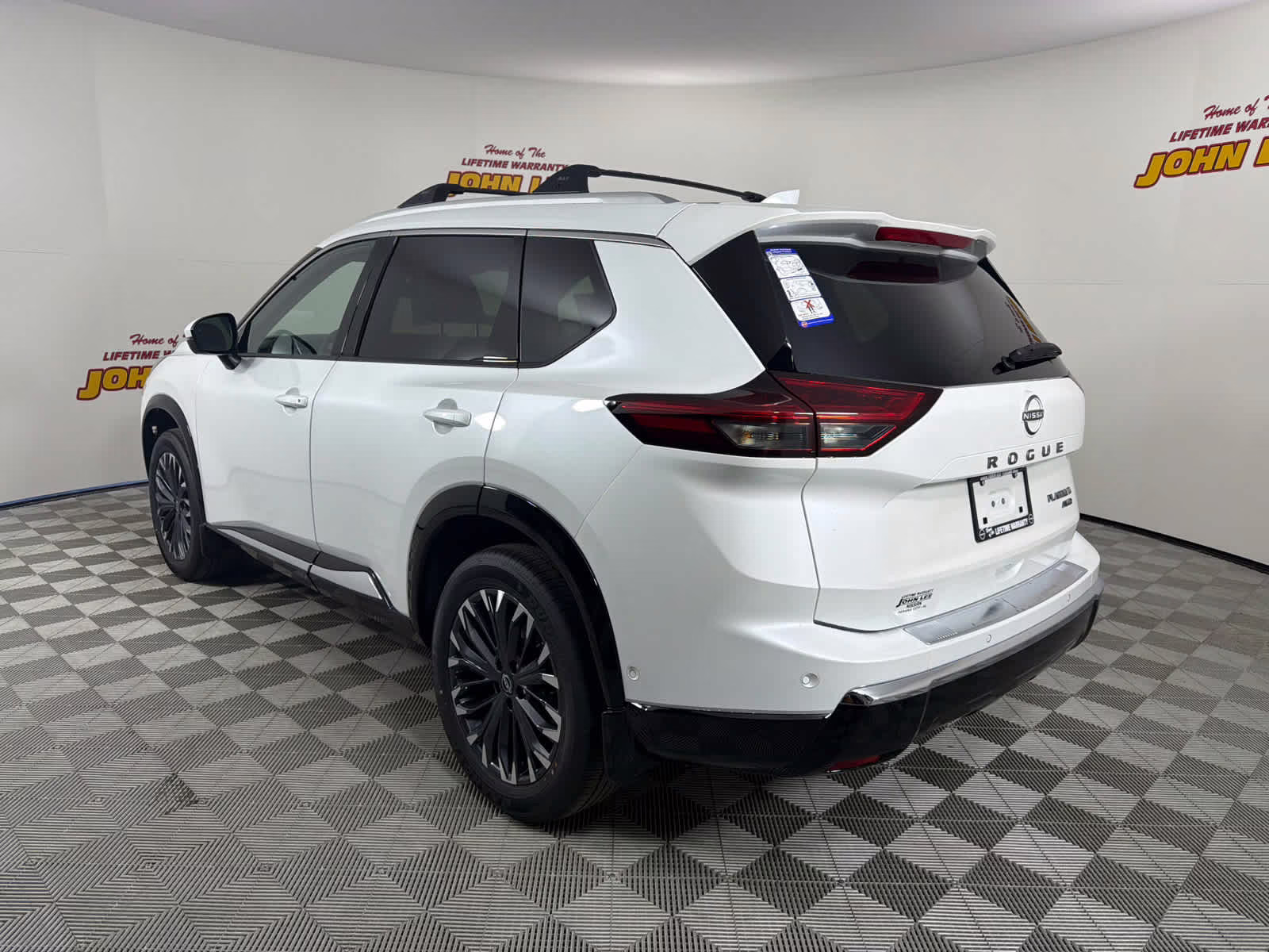 2026 Everest White Pearl Tricoat Nissan Rogue Platinum AWD SUV