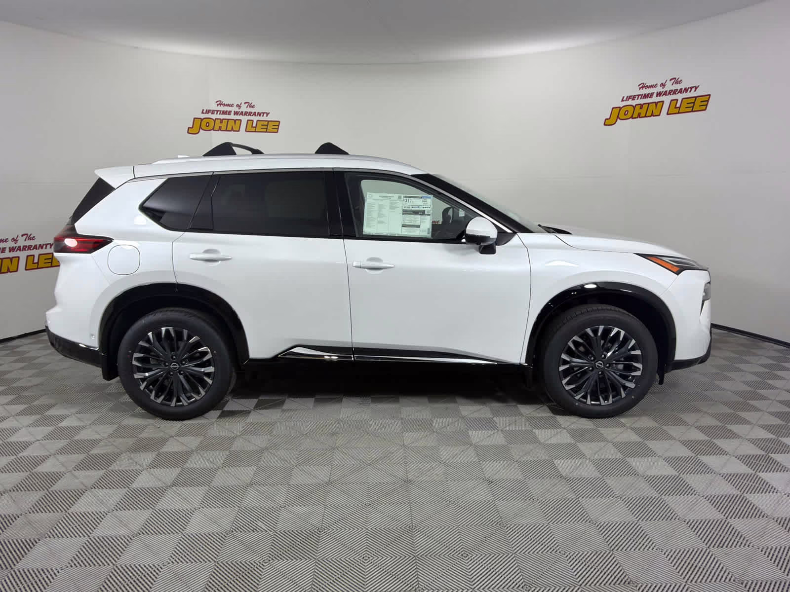 2026 Everest White Pearl Tricoat Nissan Rogue Platinum AWD SUV