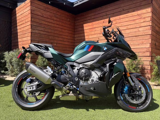 2026 AURELIUS GREEN METALLIC BMW M 1000 XR