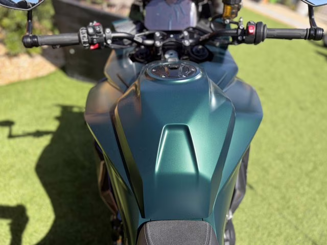 2026 AURELIUS GREEN METALLIC BMW M 1000 XR