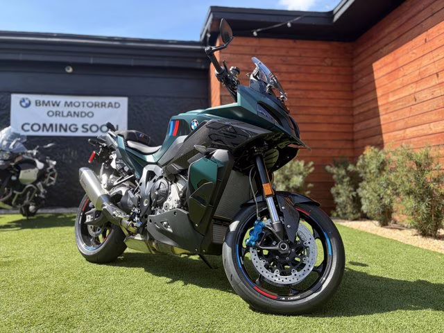 2026 AURELIUS GREEN METALLIC BMW M 1000 XR