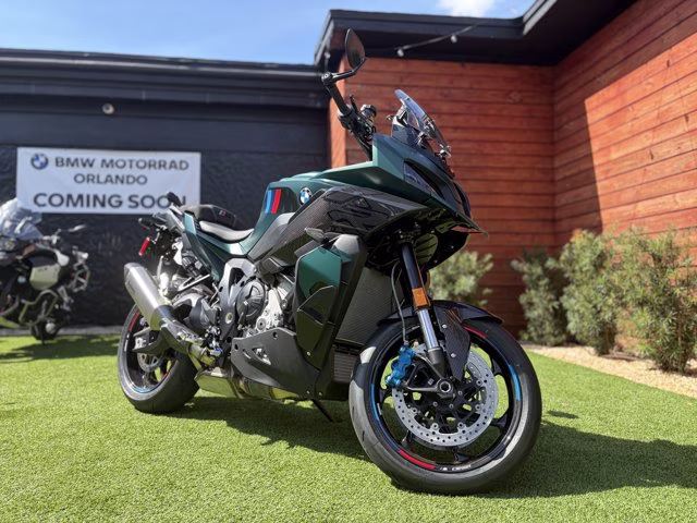 2026 AURELIUS GREEN METALLIC BMW M 1000 XR