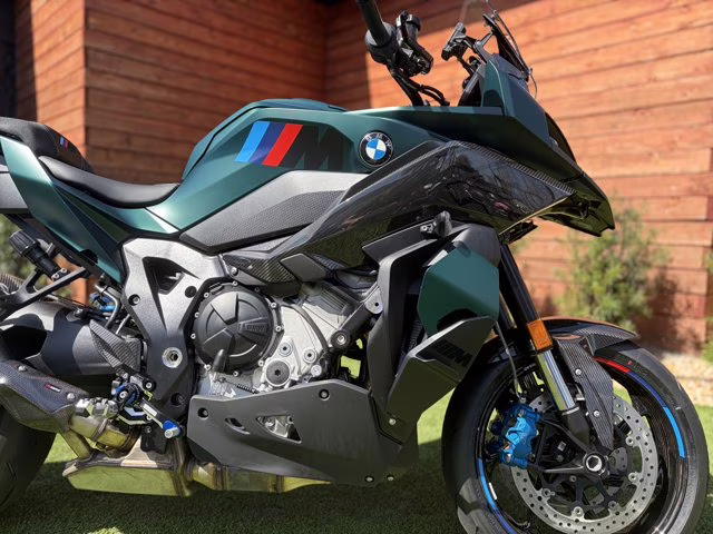 2026 AURELIUS GREEN METALLIC BMW M 1000 XR