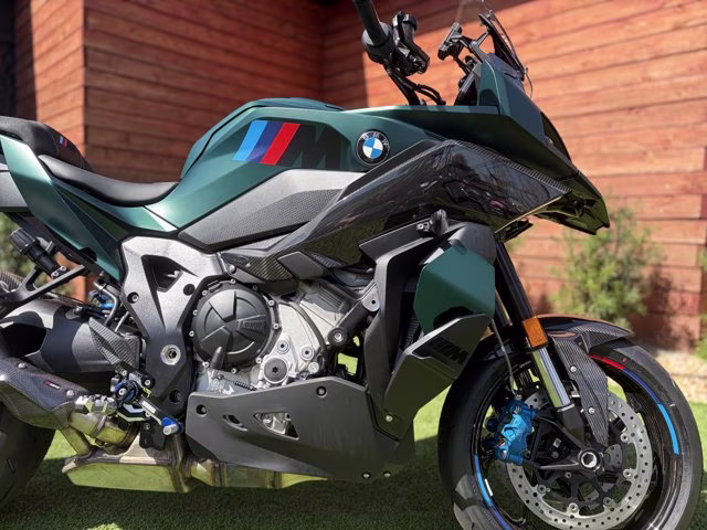2026 AURELIUS GREEN METALLIC BMW M 1000 XR