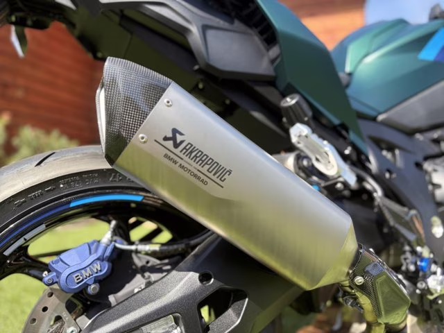 2026 AURELIUS GREEN METALLIC BMW M 1000 XR